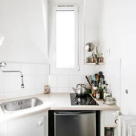 Beautiful & Bright Studio Near Montmartre Paris