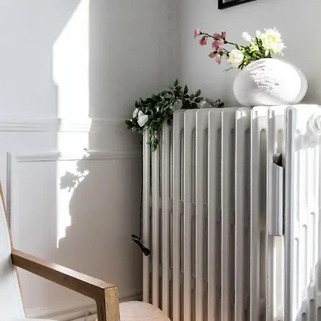 Beautiful & Bright Studio Near Montmartre * Paris