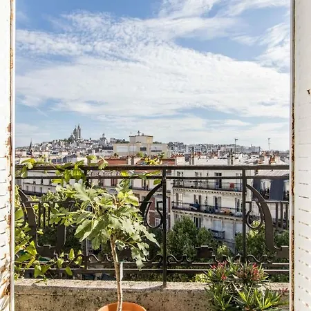 Beautiful & Bright Studio Near Montmartre * Париж