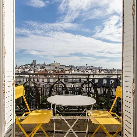 Beautiful & Bright Studio Near Montmartre Апартаменты *