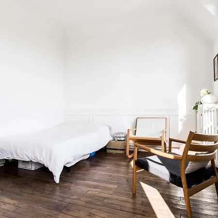Beautiful & Bright Studio Near Montmartre * Paris